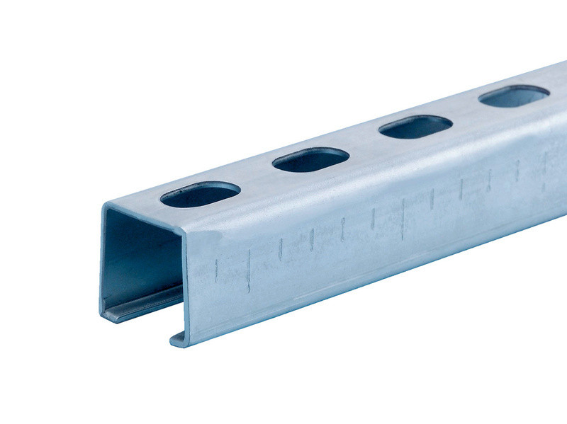 METRO GUÍA CARRIL PERFORADA CINCADA 28X28X2000mm (TIRA 2M)(E 10ud)